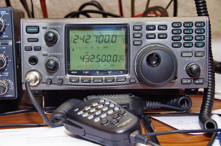 VHF-UHF-SHF-Transceiver IC-910H